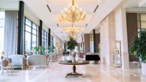 personnel de hall hotel luxe